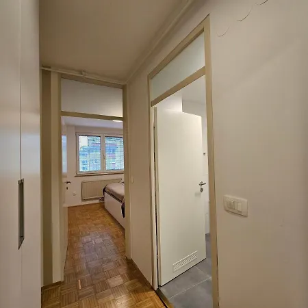 Martin In The Center Daire *